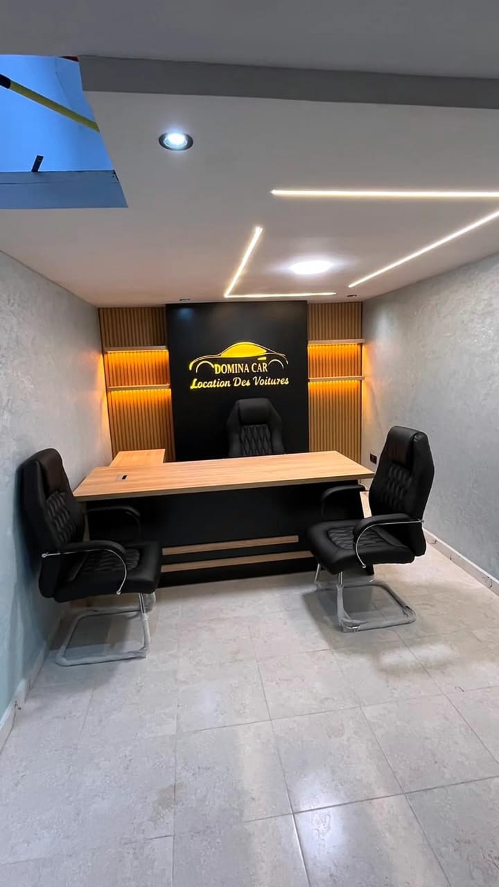 Craftsman building custom office furniture in Tetouan workshop